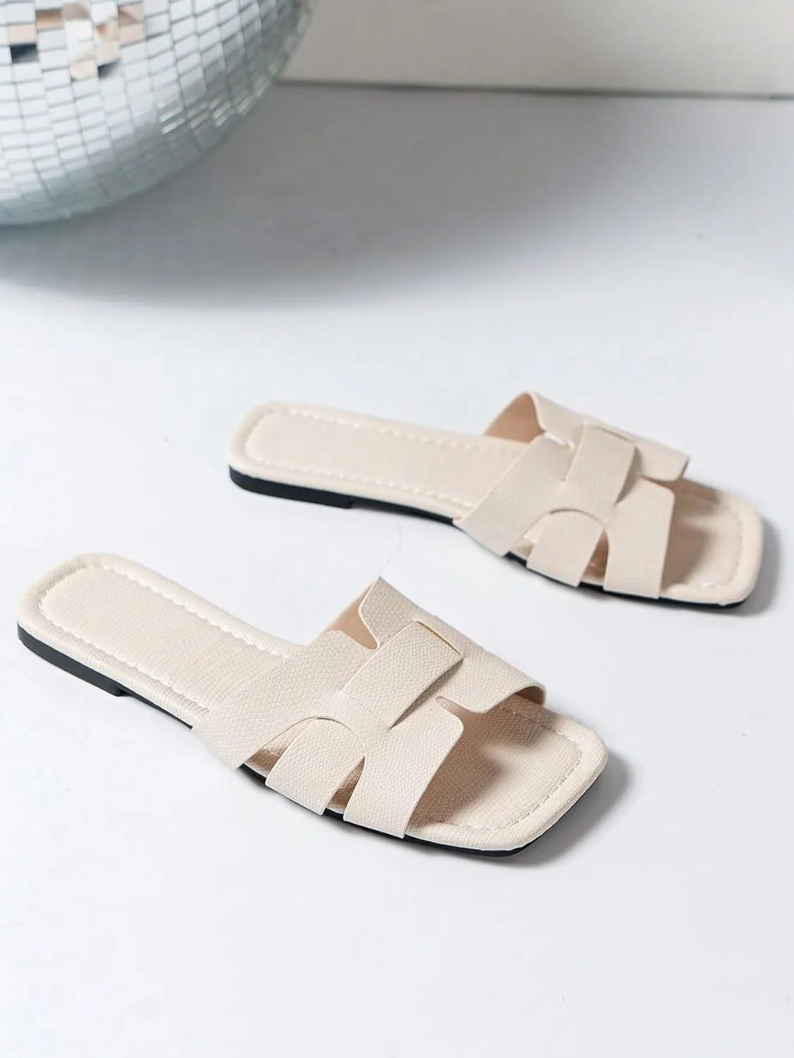 GORGLITTER Women's Crocodile Embossed Flat Sandals Cross Strappy Open Toe Slide Sandals