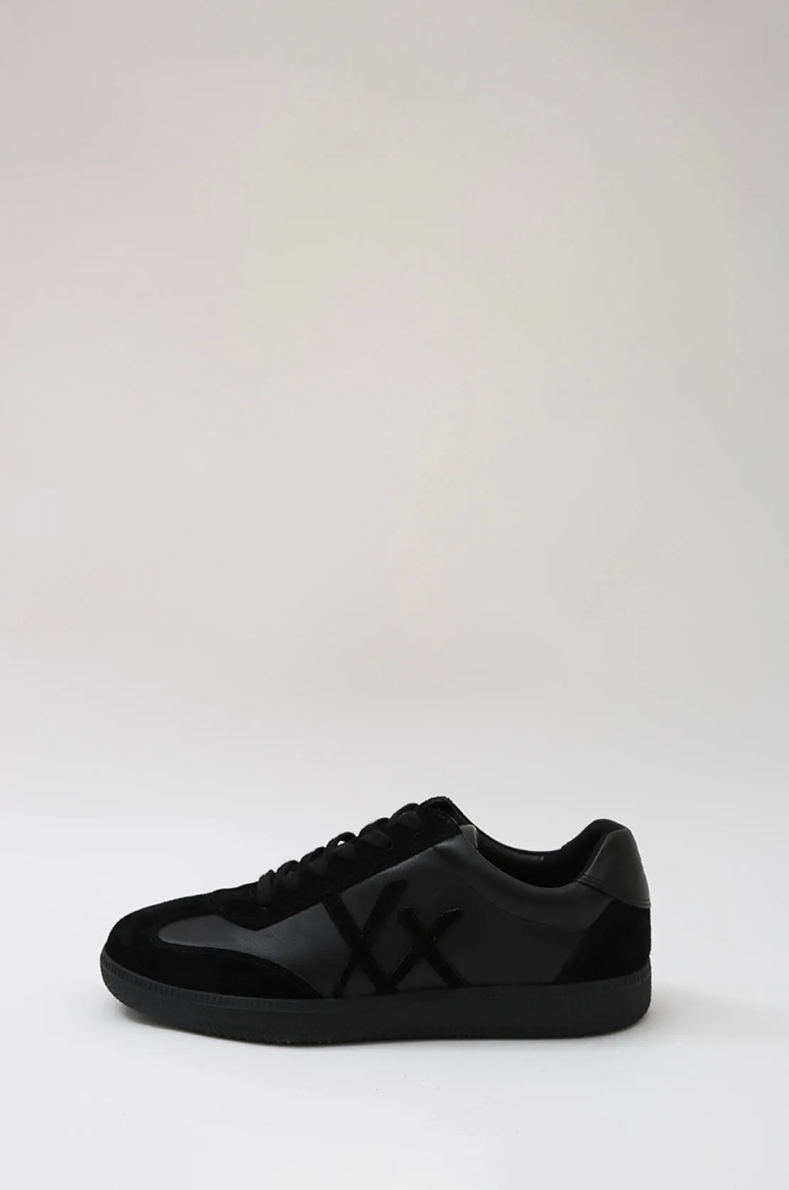kiss kicks / black