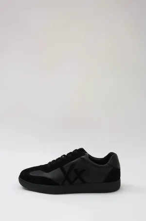 kiss kicks / black