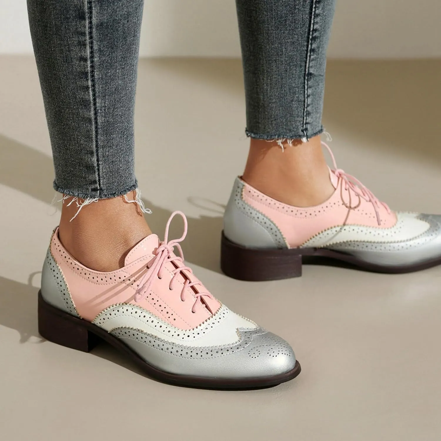 LUXMAX Women Lace Up Oxford Shoes Flats Wingtip Brogues Shoes Low Chunky Heel Vintage Saddle Shoes