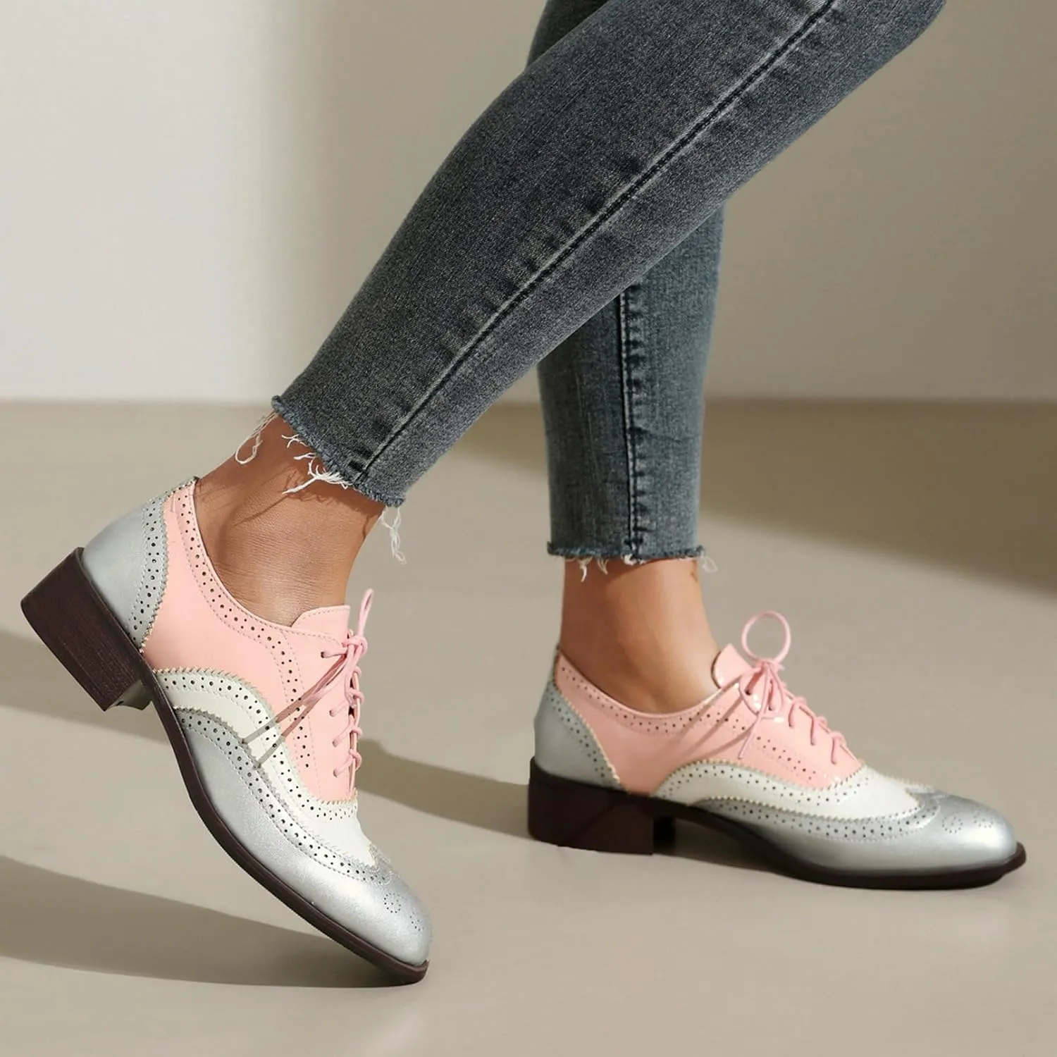 LUXMAX Women Lace Up Oxford Shoes Flats Wingtip Brogues Shoes Low Chunky Heel Vintage Saddle Shoes