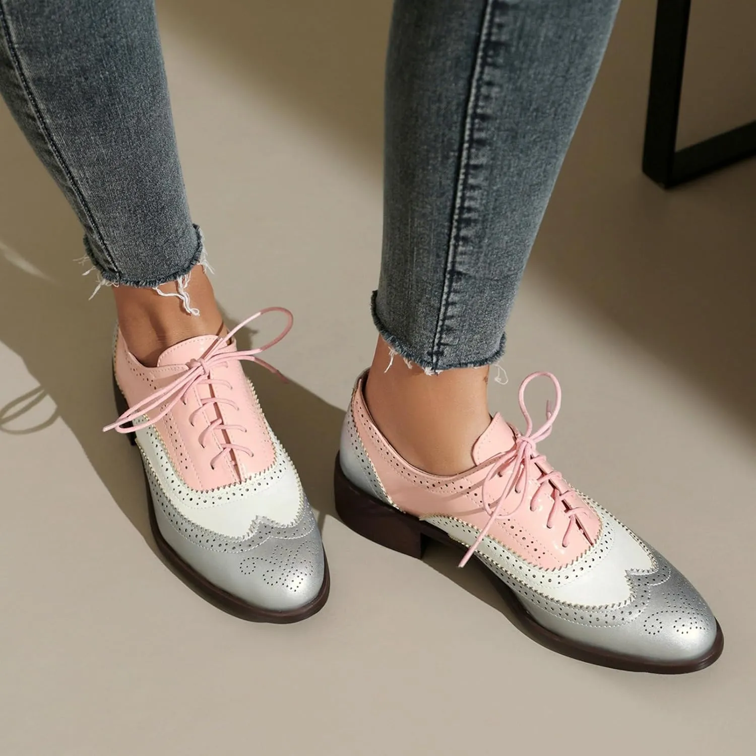 LUXMAX Women Lace Up Oxford Shoes Flats Wingtip Brogues Shoes Low Chunky Heel Vintage Saddle Shoes