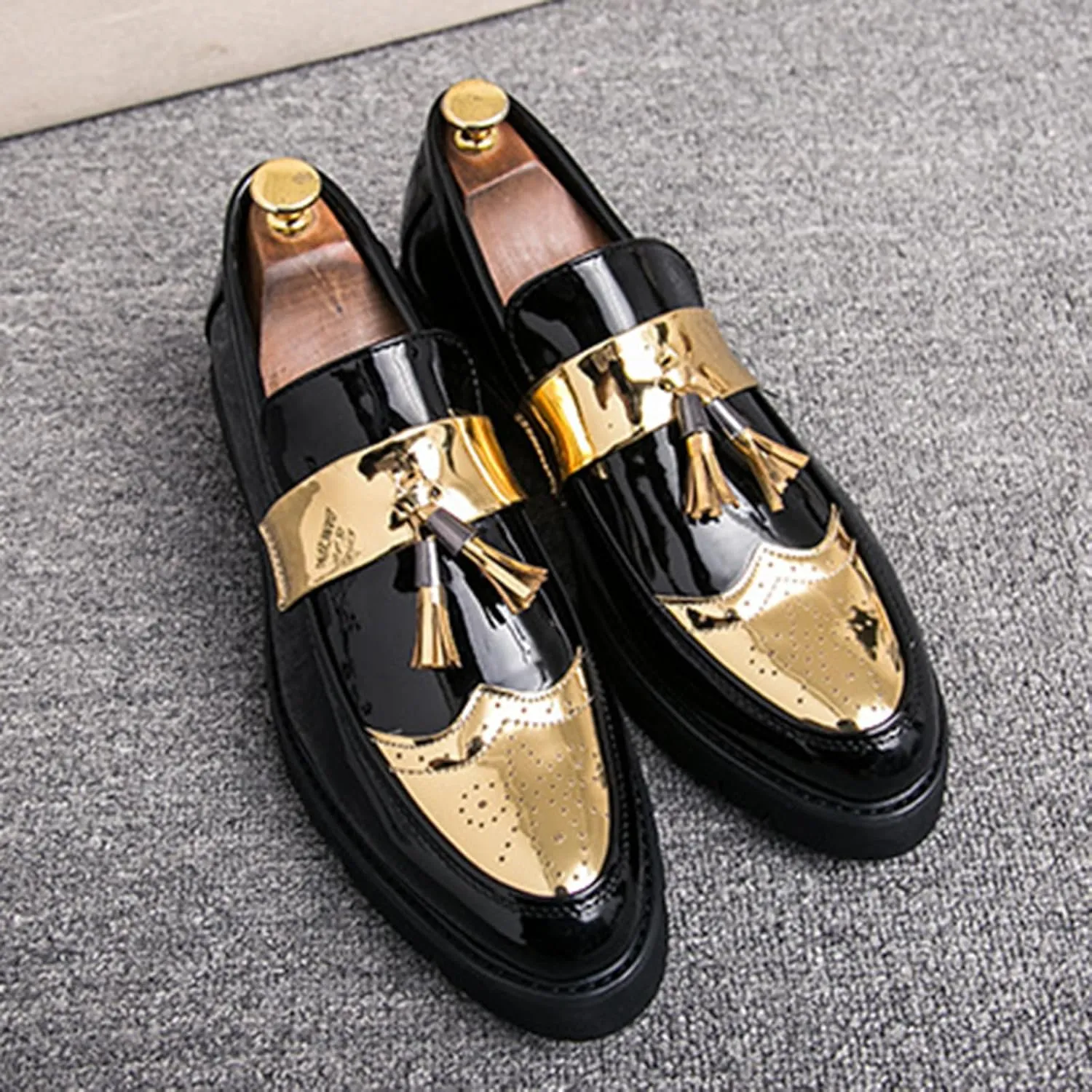Men's Patent Leather Platform Slip-On Penny Loafers Shoes, Fashion Round Toe Tassel Non-Slip Lug Sole Dress Shoes,for Party Dating Prom