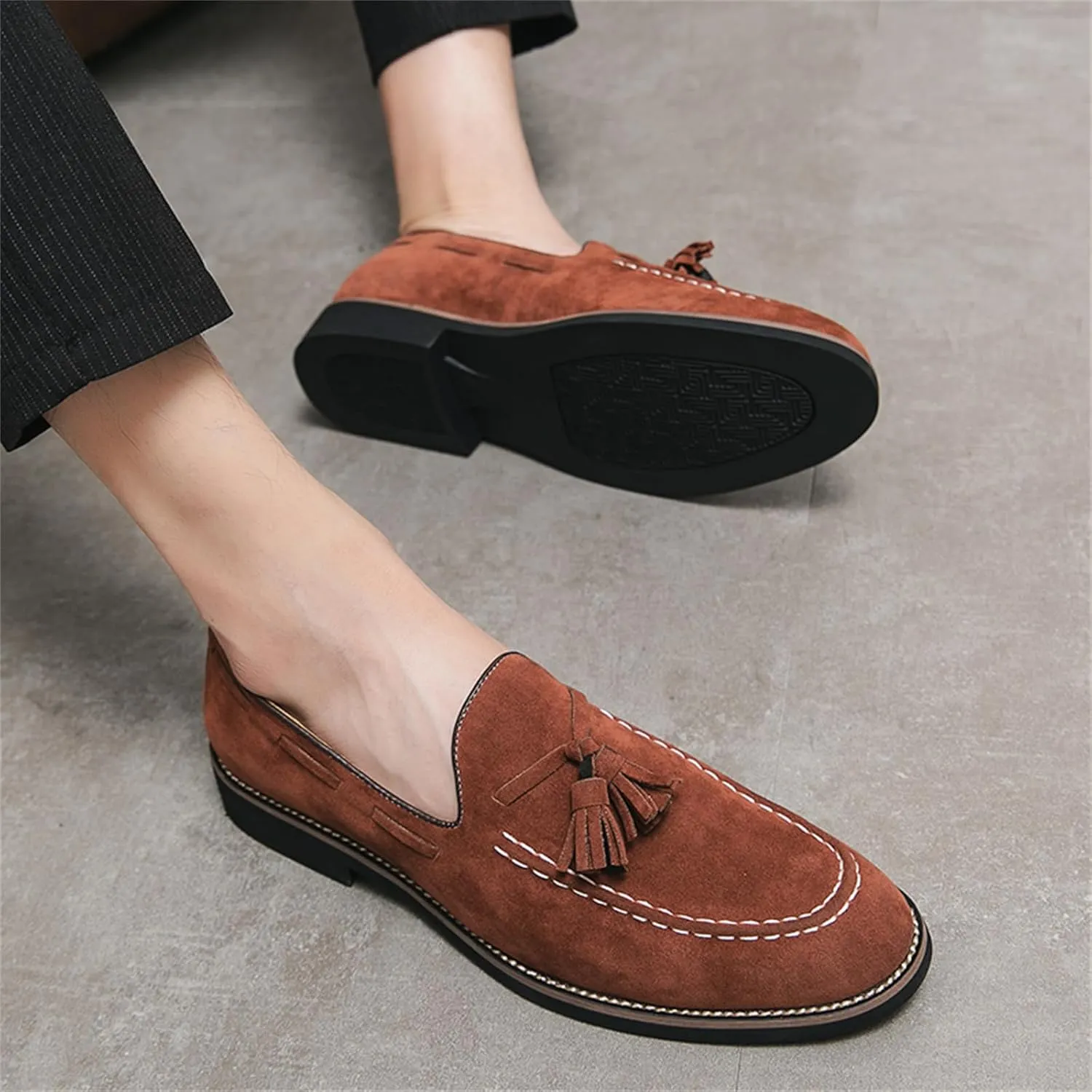 Men's Tassel Suede Slip-on Loafers Vintage Noble Velvet Pointed Toe Flats Smoking Slippers Prom Party Wedding Penny Shoes