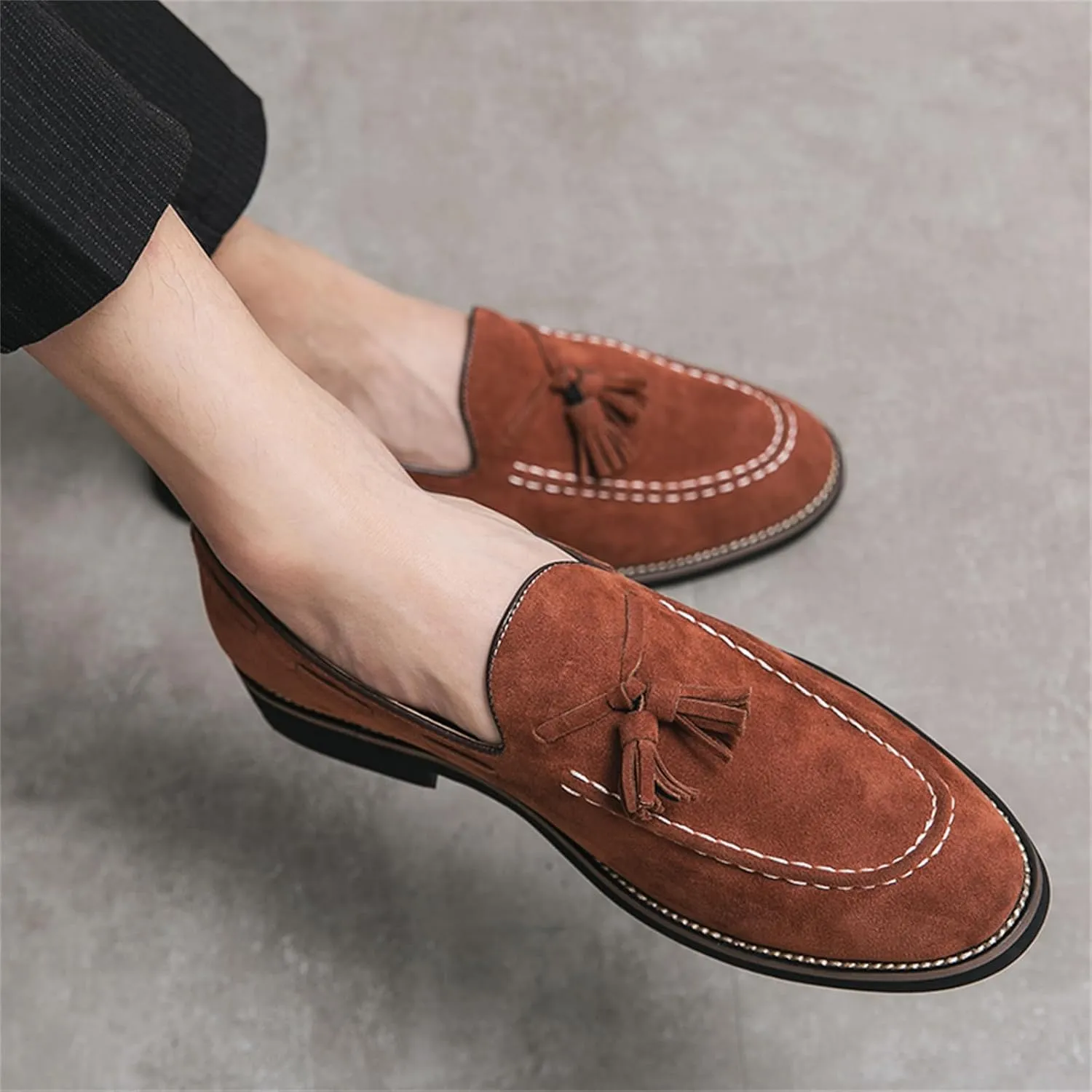 Men's Tassel Suede Slip-on Loafers Vintage Noble Velvet Pointed Toe Flats Smoking Slippers Prom Party Wedding Penny Shoes