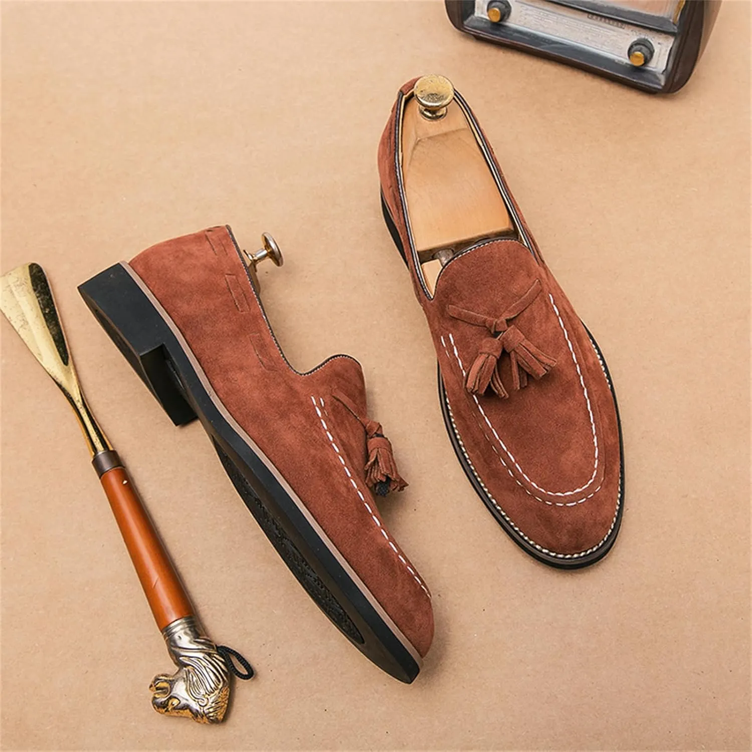 Men's Tassel Suede Slip-on Loafers Vintage Noble Velvet Pointed Toe Flats Smoking Slippers Prom Party Wedding Penny Shoes