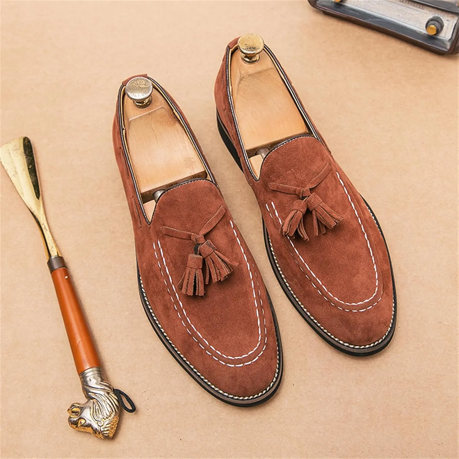 Men's Tassel Suede Slip-on Loafers Vintage Noble Velvet Pointed Toe Flats Smoking Slippers Prom Party Wedding Penny Shoes