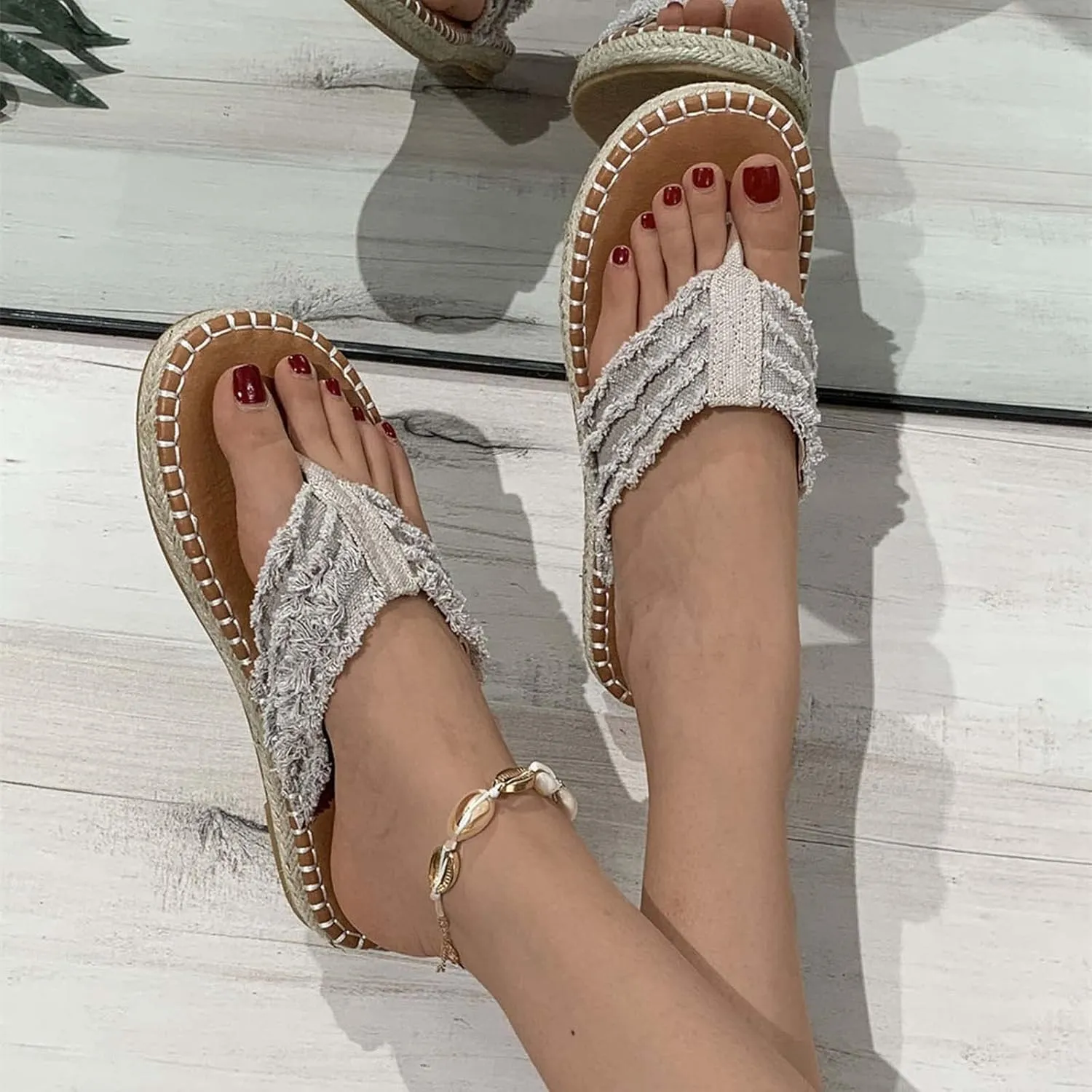 Womens Casual Flat Straw Sandals Vintage Thong Straps Clip Toe Flip Flops Summer Lightweight Slides Comfortable Ladies Beach Shoes Slippers