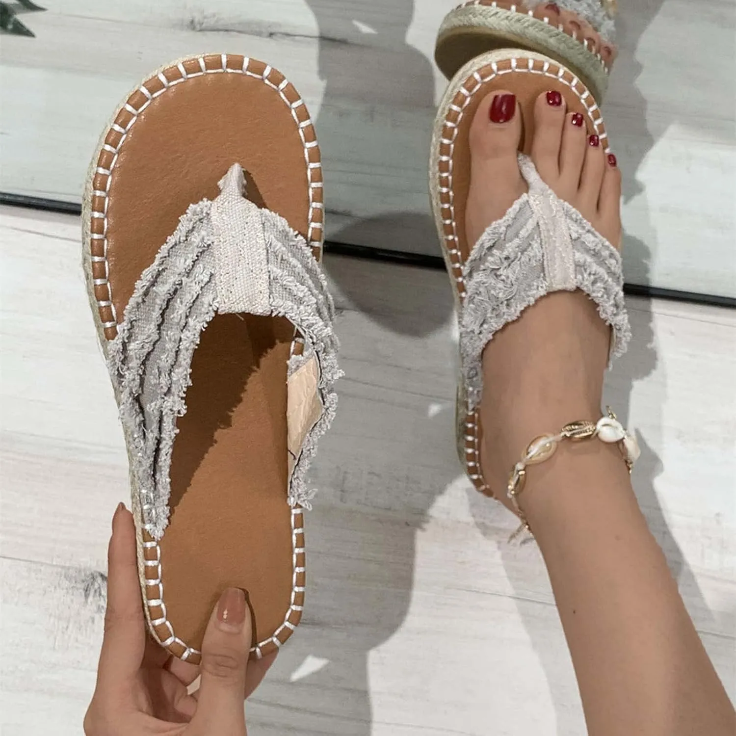 Womens Casual Flat Straw Sandals Vintage Thong Straps Clip Toe Flip Flops Summer Lightweight Slides Comfortable Ladies Beach Shoes Slippers