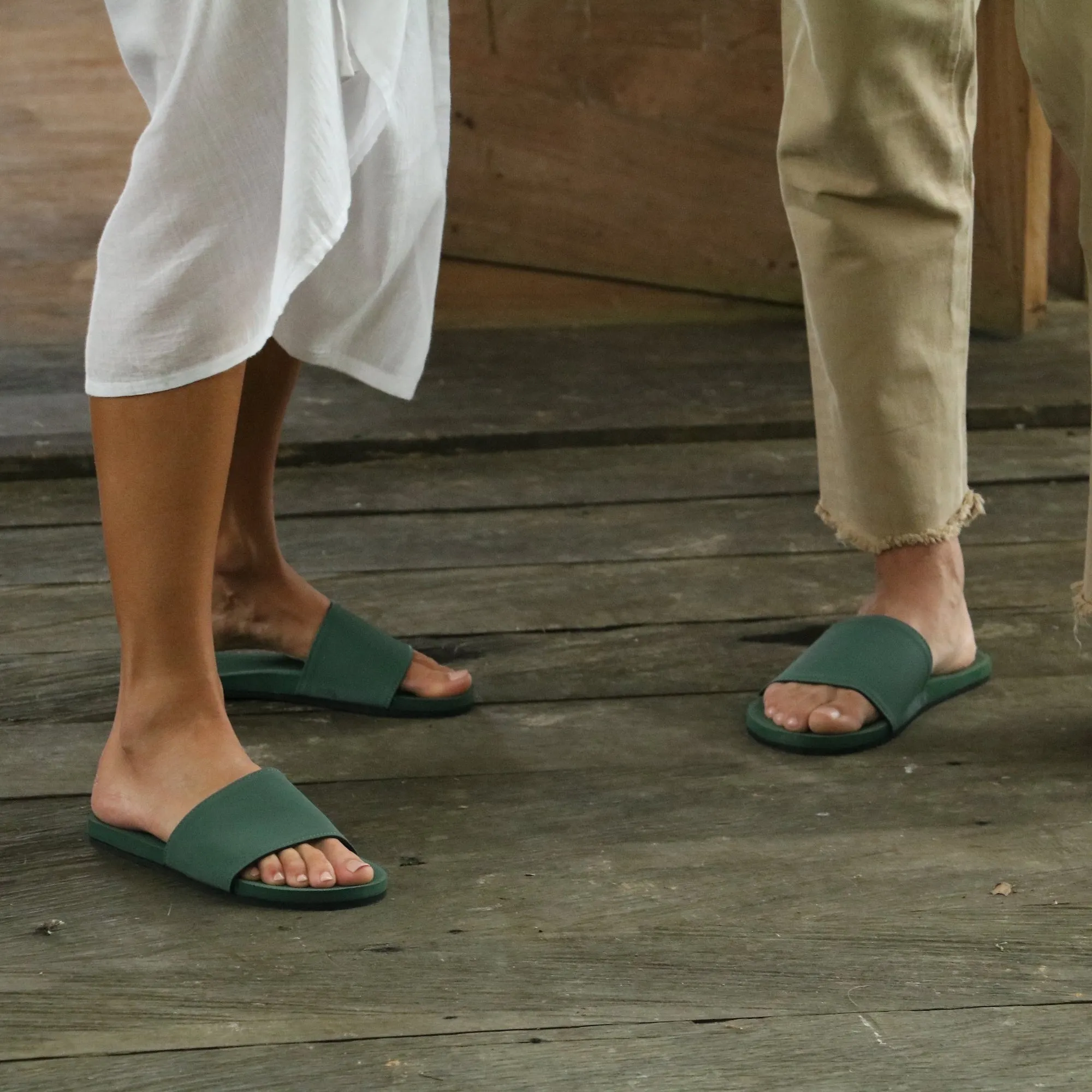 Women's ESSNTLS Slide Leaf